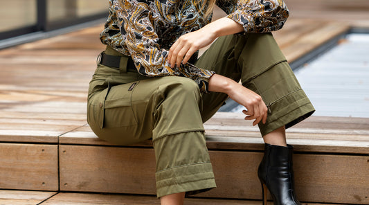 5 Façons de Porter le Pantalon Cargo LÉGENDE by Charlott' : Du Bureau à l’Aventure